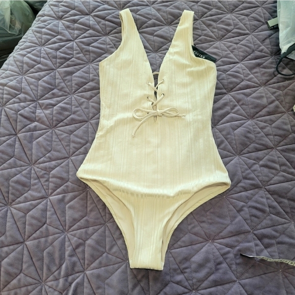 NEW TAVIK/REVOLVE Roan Slinky Ribbed One-Piece Swimsuit IN tapioca XS - Picture 14 of 15